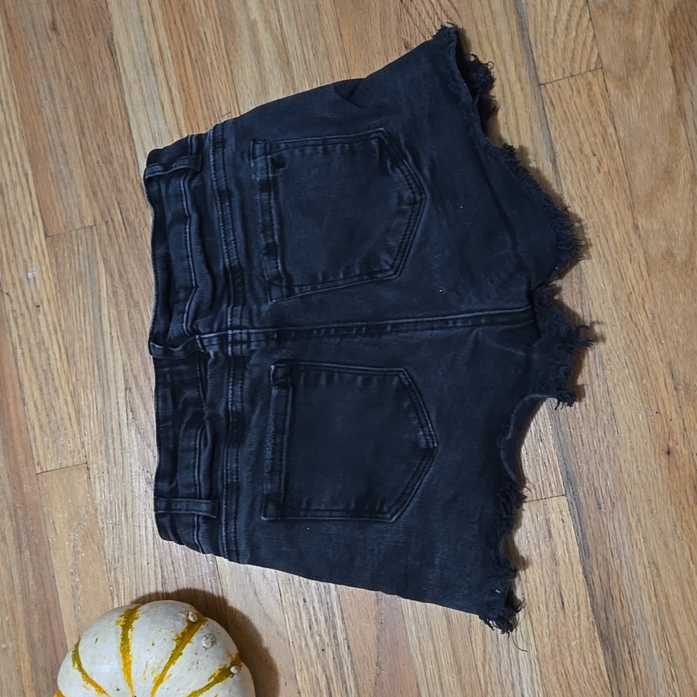 TRACTR Black Denim Short-Stors - Picture 2 of 4
